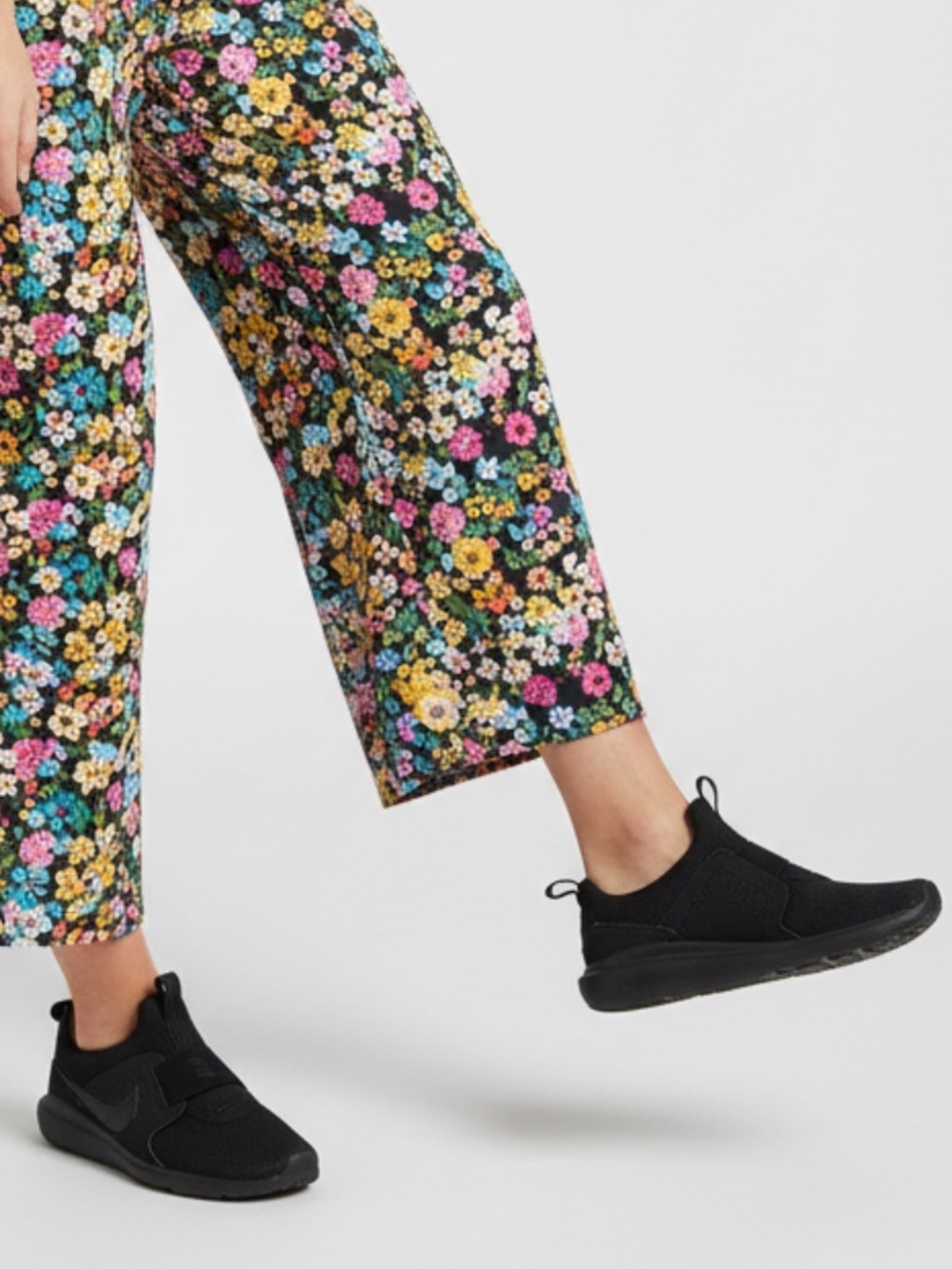 Nike Black Minimalist Sneakers Slip-On